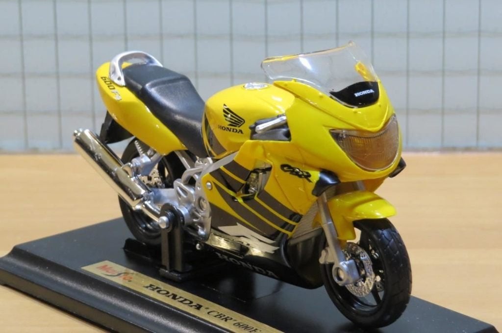 Honda CBR600F yellow 1999 1:18 Maisto, Hobby en Vrije tijd, Modelauto's | 1:18, Ophalen of Verzenden, Nieuw, Motor, Maisto