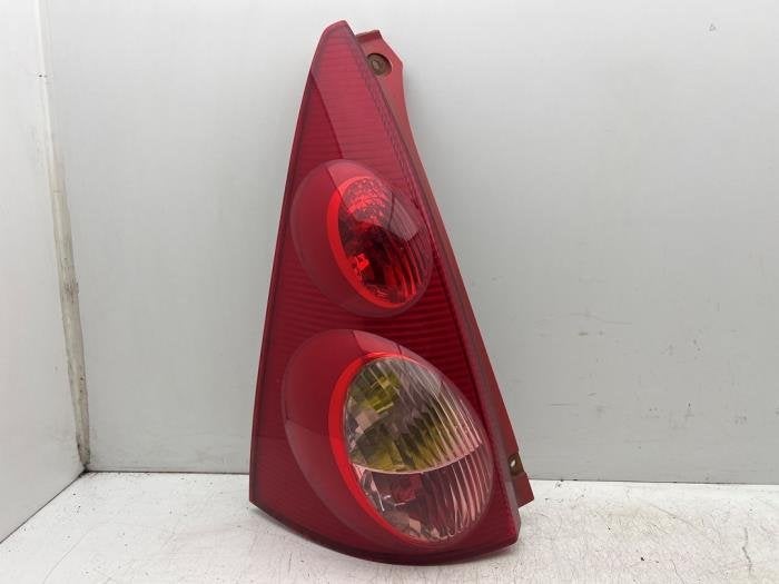 Feu arrière gauche d'un Peugeot 107, Autos : Pièces & Accessoires, -, 3 mois de garantie, Utilisé, -