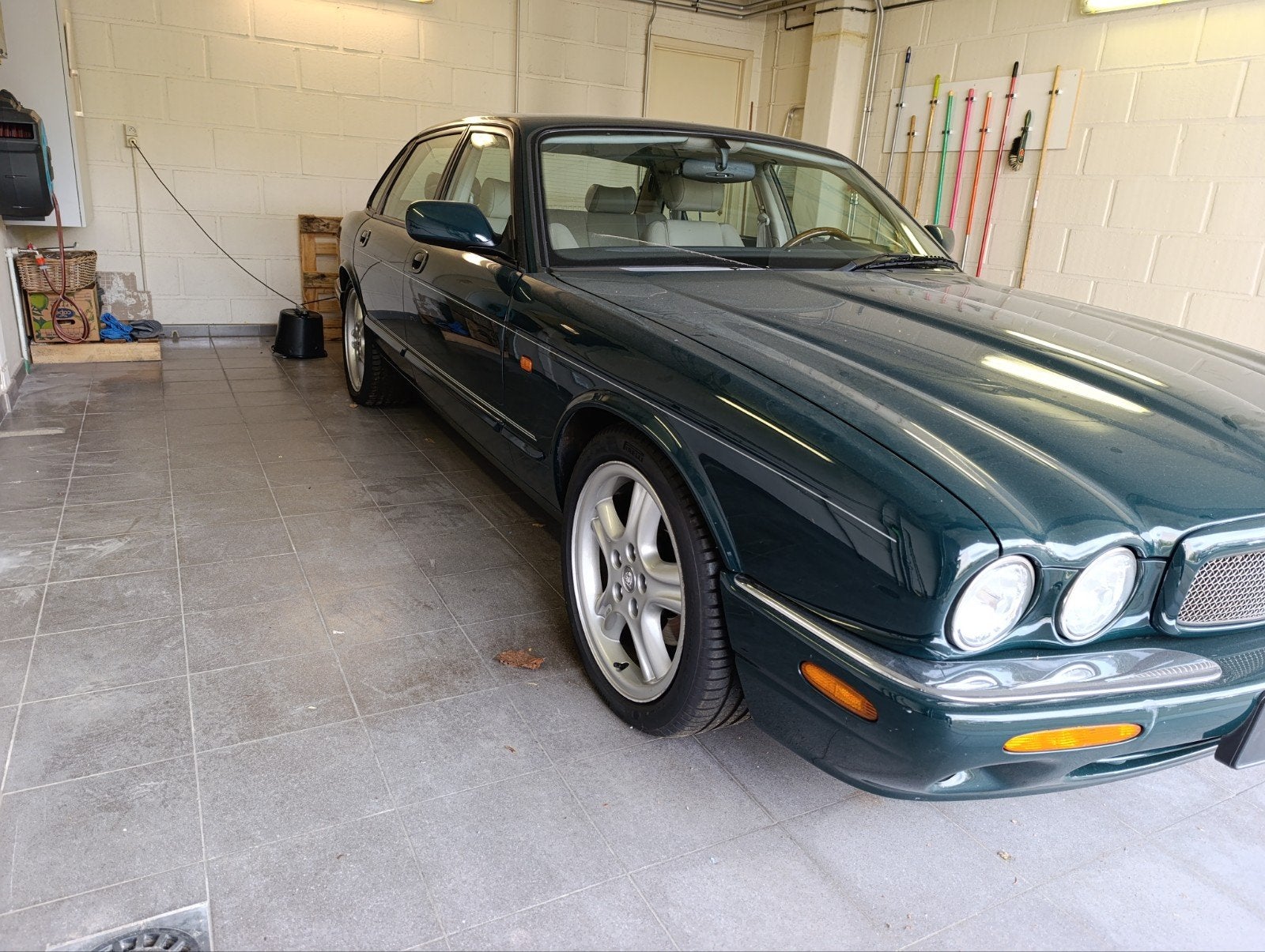 Jaguar XJR V8 supercharger, Autos, Jaguar, Achat, 4 portes, Entretenue par le concessionnaire, Berline
