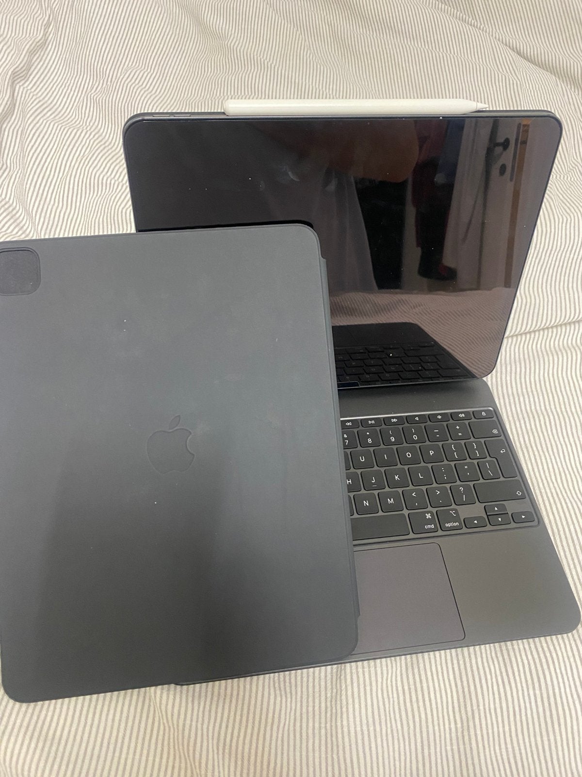iPad Pro M4 13 512 5G + CLAVIER MAGIQUE + ÉTUI FOLIO + STYLO, 13 pouces ou plus, Comme neuf, Enlèvement, Apple iPad Pro