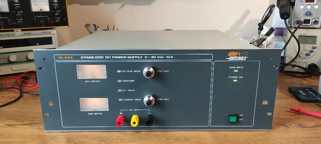 Alimentation de laboratoire 30V 10A, Enlèvement, Utilisé, Électricité