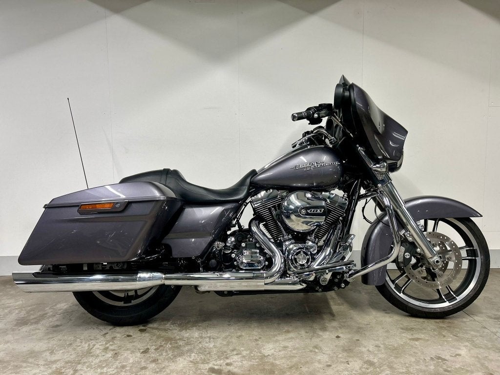 Harley-Davidson TOURING FLHX STREET GLIDE (bj 2014), Motoren, Motoren | Harley-Davidson, Customerservices@harley‑davidson.com