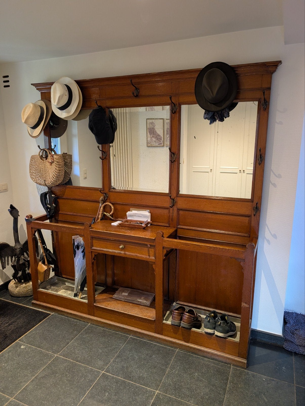 Antieke houten garderobe, Ophalen