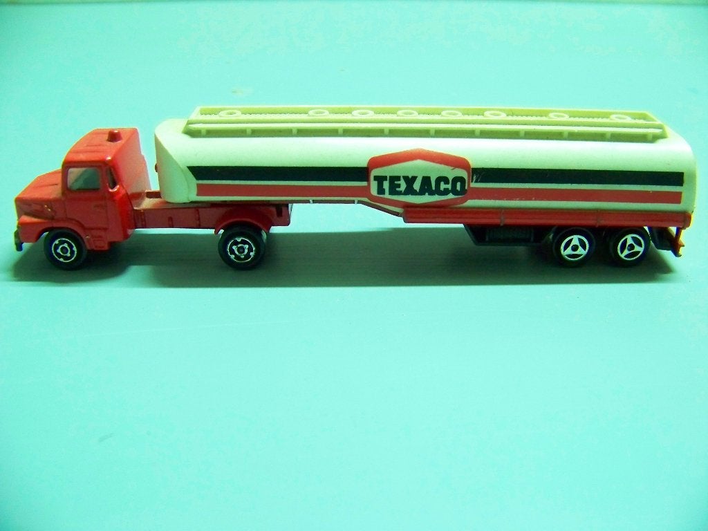 Majorette truck Saviem Texaco 1970s, Ophalen of Verzenden, Gebruikt, Overige typen