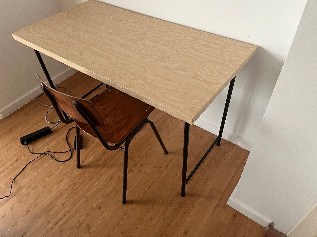 bureau met metalen poten, Comme neuf, Verre, Enlèvement, 50 à 100 cm