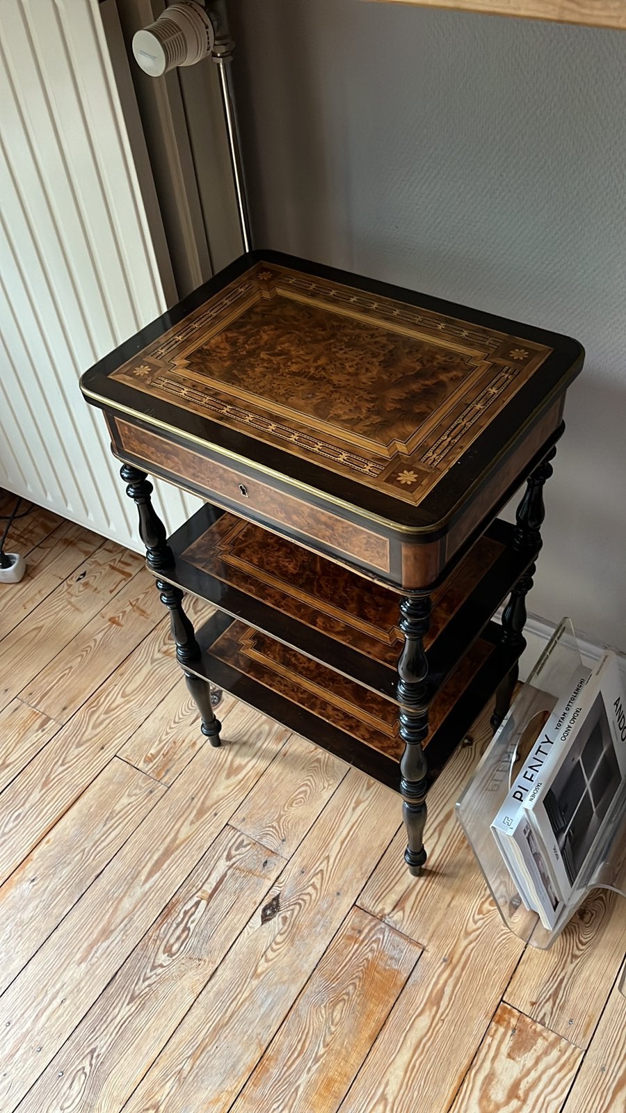 Table d’appoint: meuble ancien, Enlèvement