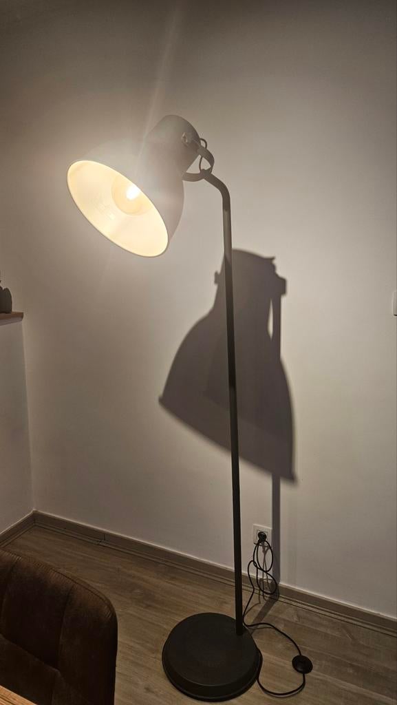 Lampadaire Hektar -  Ikea, Enlèvement