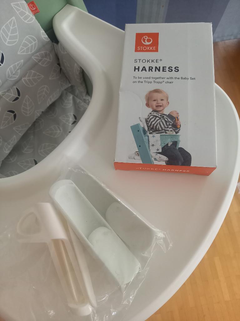 Stokke Tripp Trapp Baby set + cushion + tray + harness, Enfants & Bébés, Enlèvement, Comme neuf, Chaise évolutive, Ceinture(s)