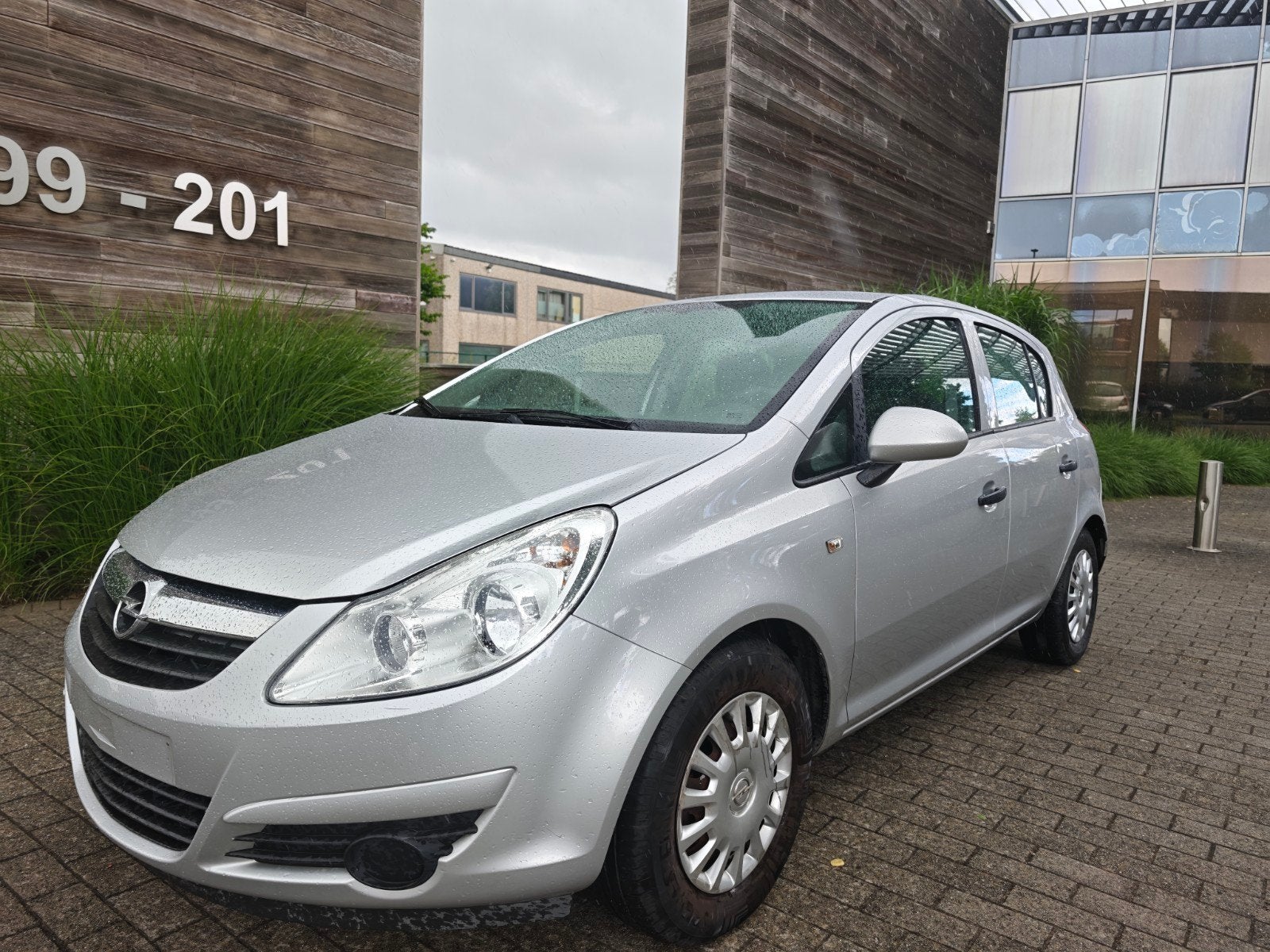 Opel Corsa 

Année 2009

1200 essence 
97.000 km avec carnet, Achat, Entreprise, Carnet d'entretien, Air conditionné