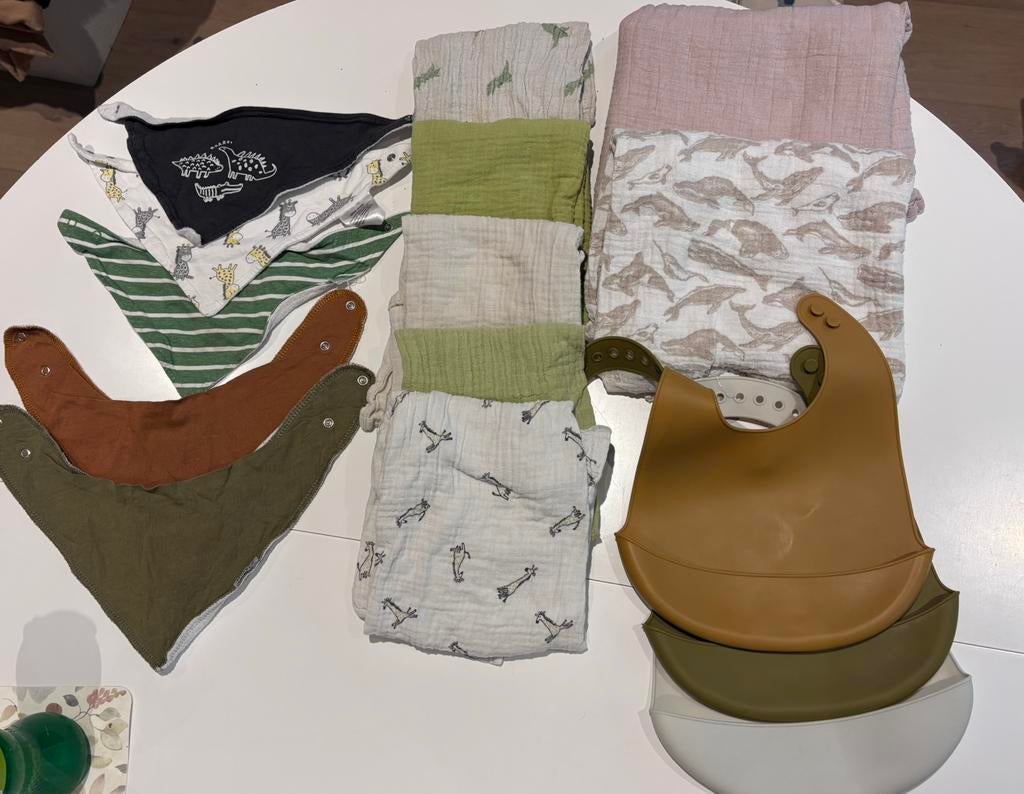 Baby pakket: slabbetjes en tetra doeken, Ophalen, Gebruikt