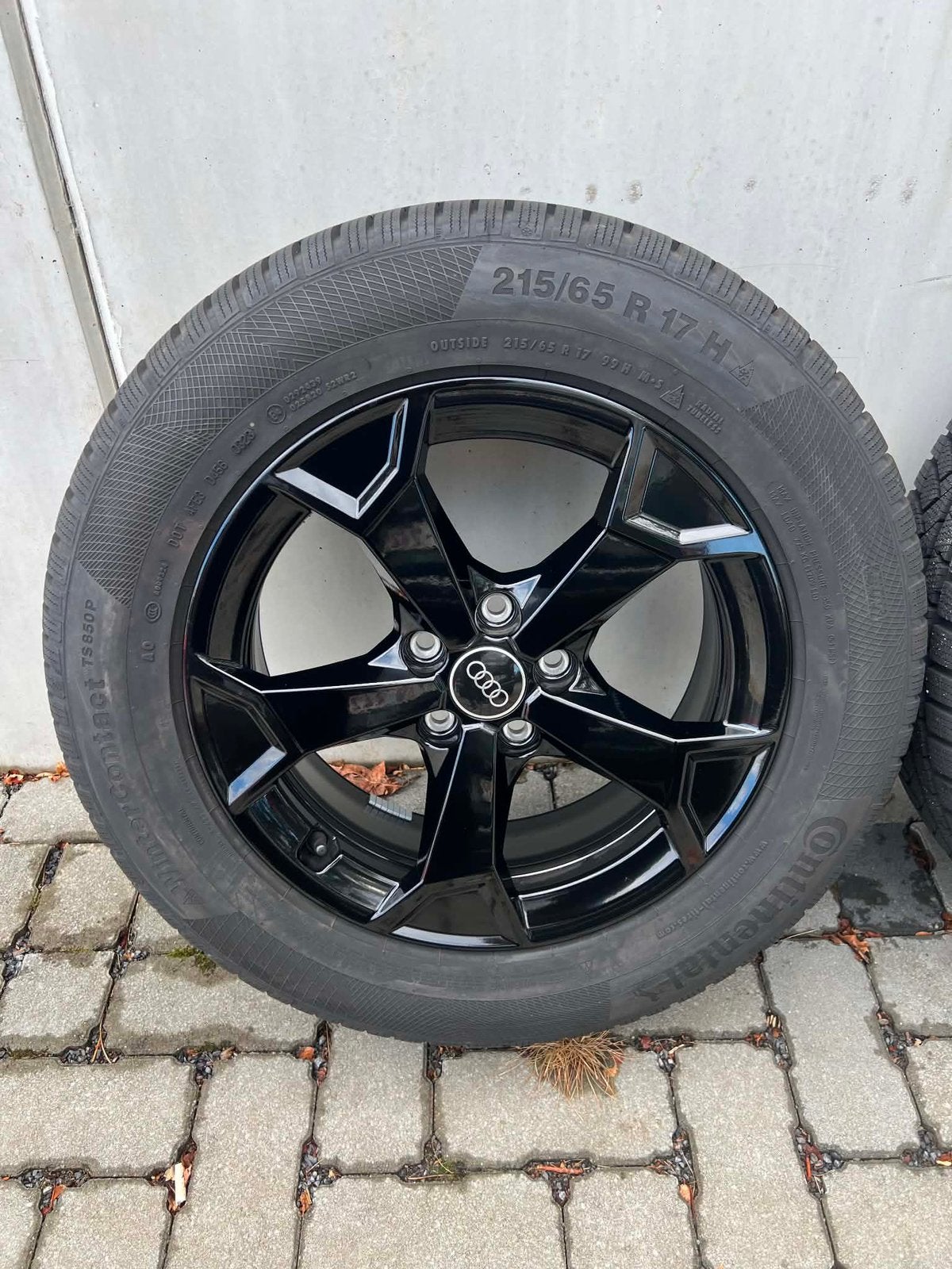 SET D'HIVER AUDI Q3 215/65/R17 PRESQUE NEUF, Autos : Pièces & Accessoires, Pneus & Jantes, Pneus et Jantes, Véhicule de tourisme
