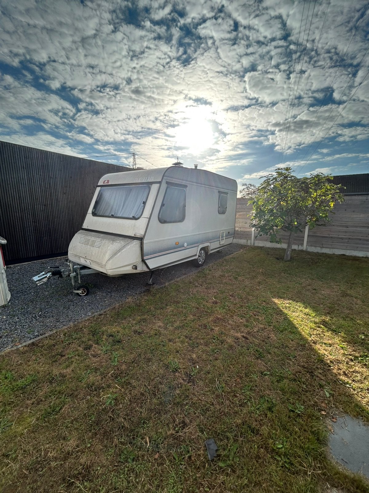 Adria 400 caravan, Caravanes & Camping, Caravanes, Jusqu'à 4, Réfrigérateur, 750 - 1000 kg, Particulier