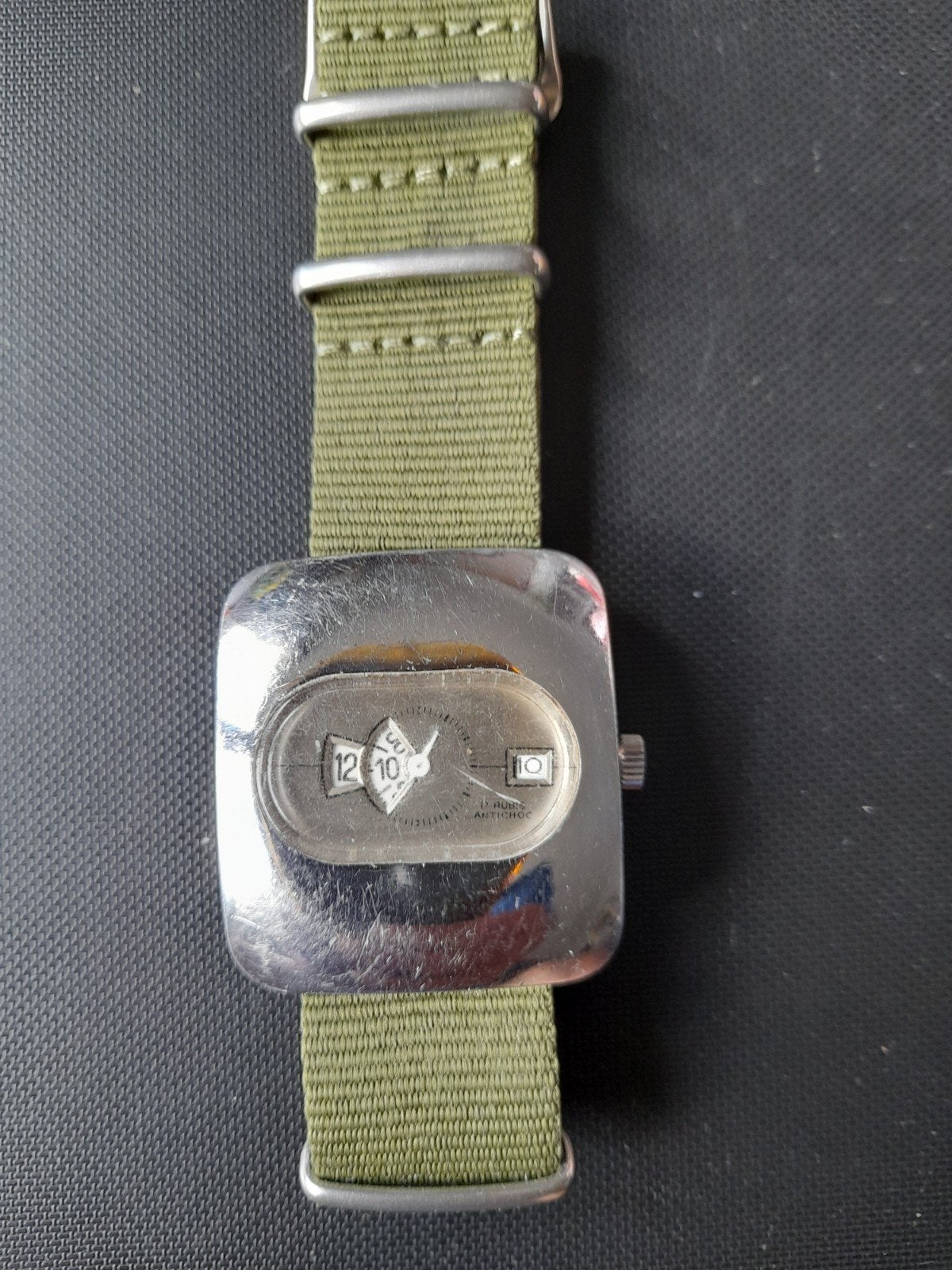 bracelet mécanique vintage à guichet, Enlèvement ou Envoi, Vert