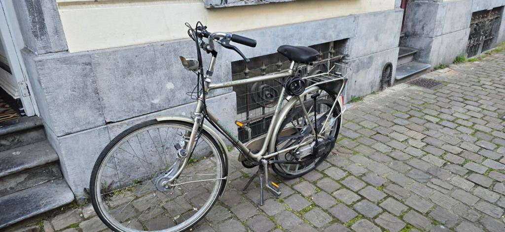 Velo, avec moteur  sachs , roue a remplacer 100 euros, Enlèvement, Classe A (25 km/h)