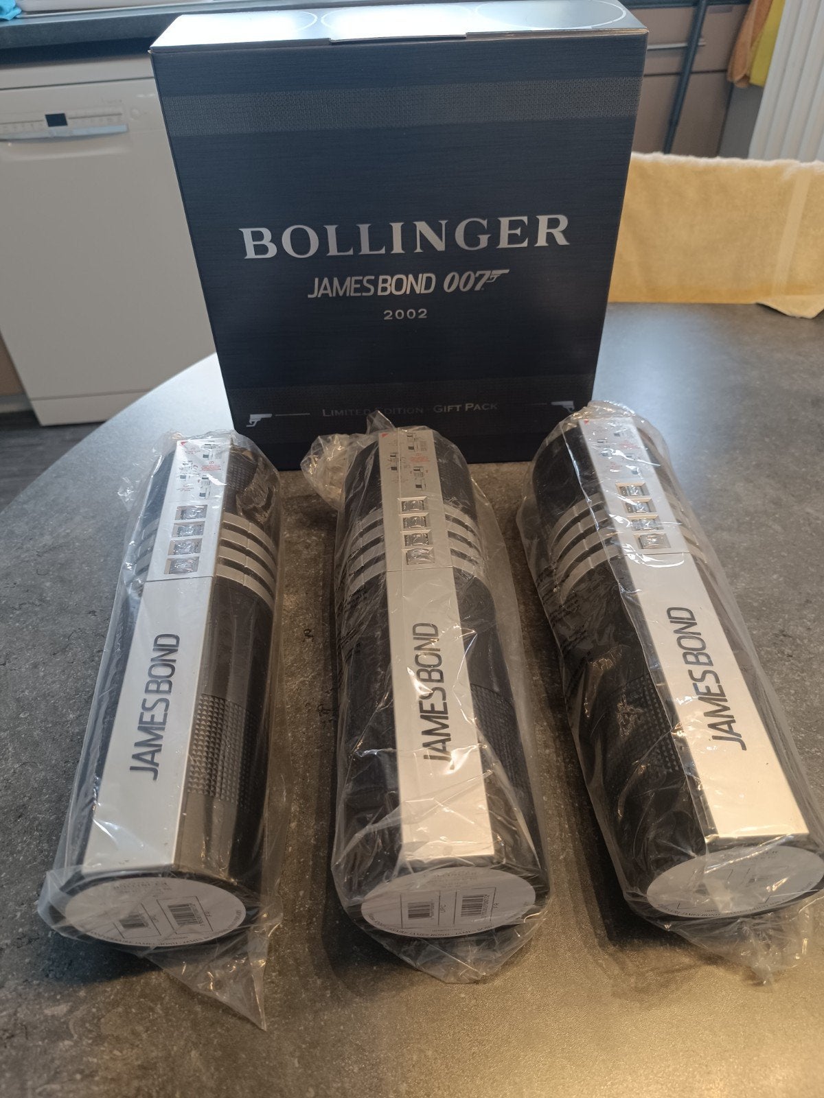 champagne Bollinger James Bond 007 limited edition, Enlèvement, Champagne