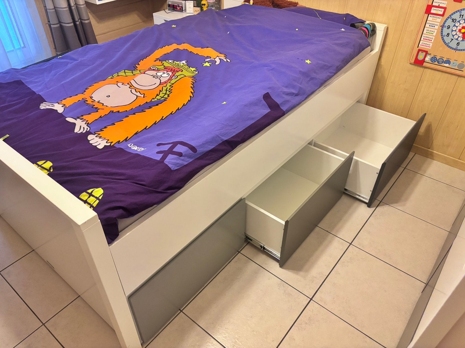 Bed slaapkamer Bopita met matras en voorzetbank in leder, Enlèvement ou Envoi, Comme neuf, Sommier à lattes