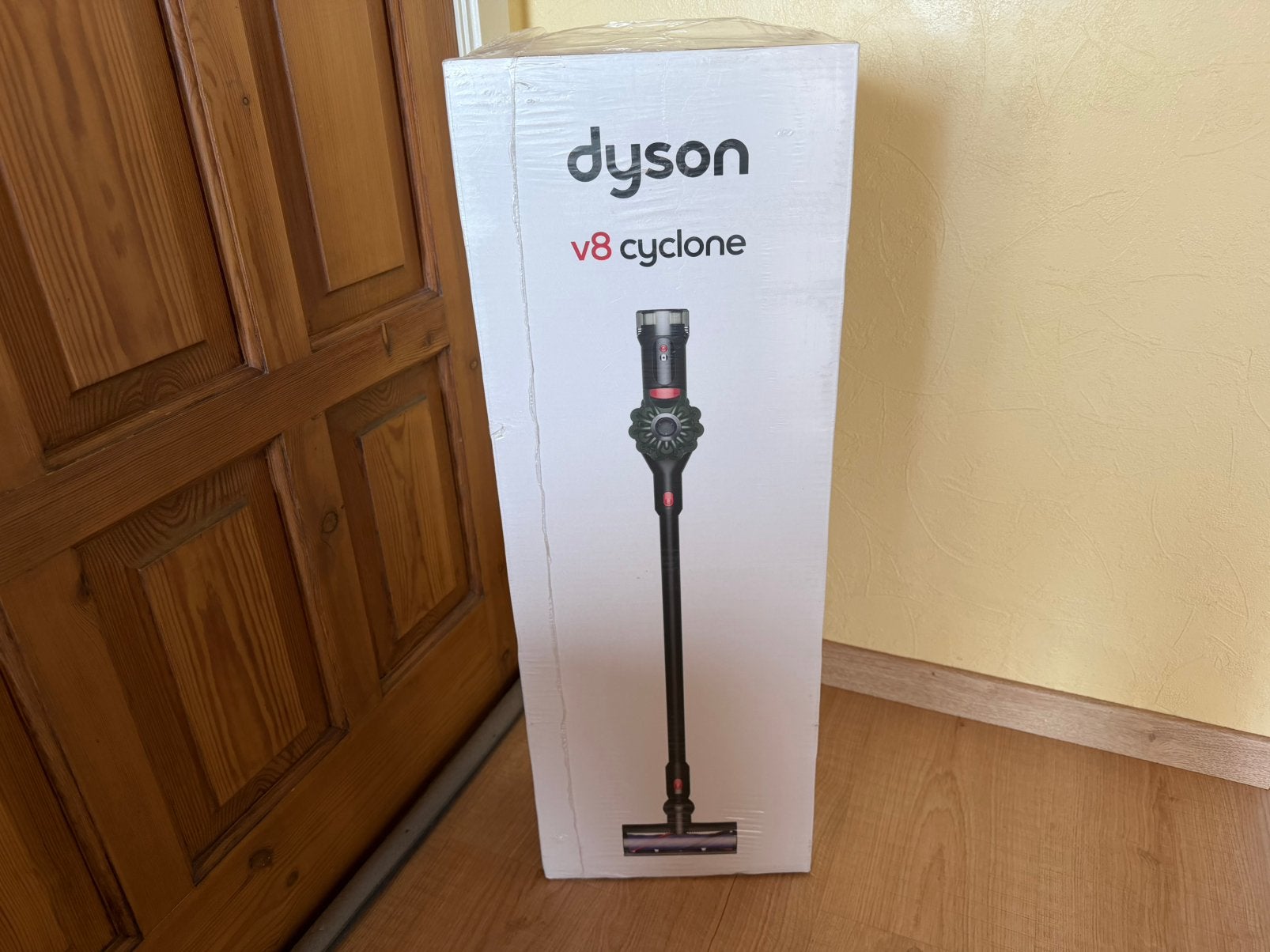 Dyson V8 Cyclone – Nieuw in ongeopende doos, 2 jaar garantie, Elektronische apparatuur, Ophalen, Dyson, Reservoir, Steelstofzuiger