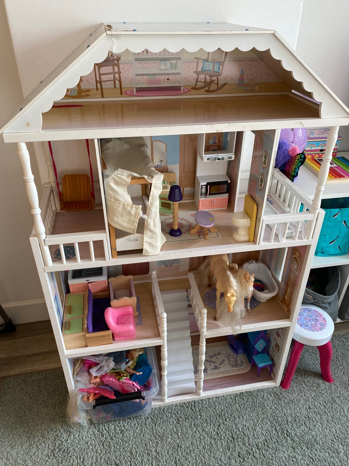 Maison Barbie avec meubles, barbies et vêtements, Enlèvement, Utilisé