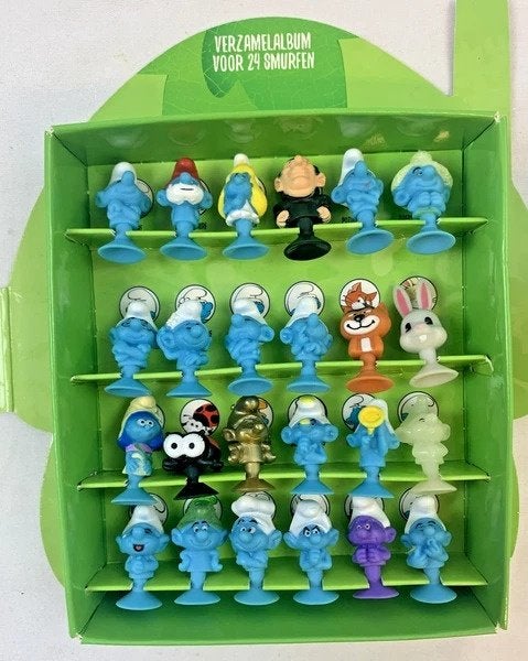 PLUS Smurfen Verloren Dorp 24 Figuren Verzamelalbum compleet, Europees, Tekenfilm, Verzenden, Nederlands
