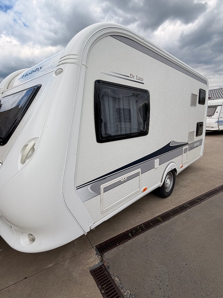 hobby 420 Kb stapelbed, Caravanes & Camping, Caravanes, Entreprise, jusqu'à 4, 750 - 1000 kg, Siège standard, Hobby, Lit superposé transversal
