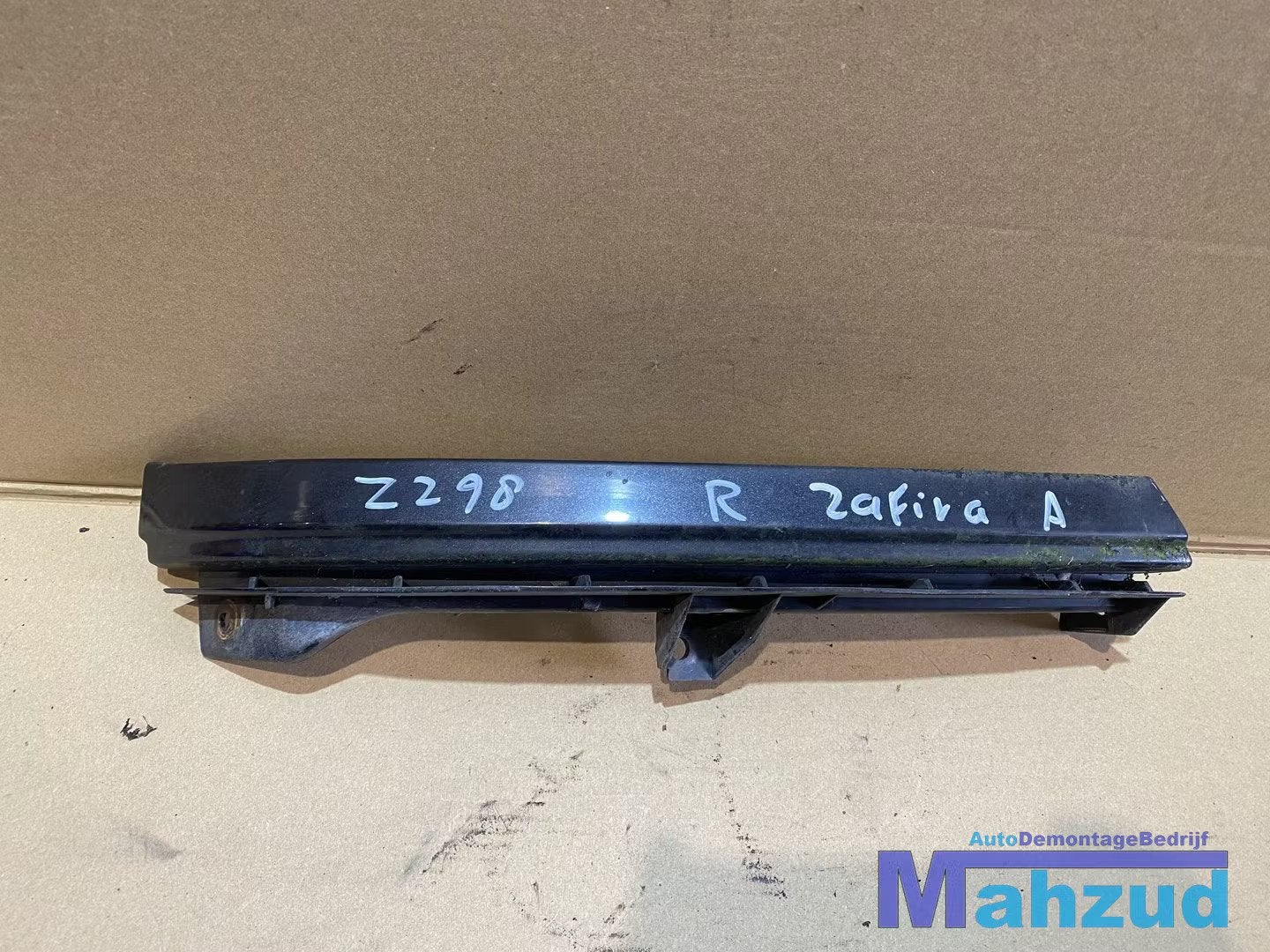 OPEL ZAFIRA A Zwart Z298 rechts koplamp rand 1998-2005, Opel Automobile GmbH, Opel, Bahnhofsplatz 1
65423  Russelsheim am Main, DE