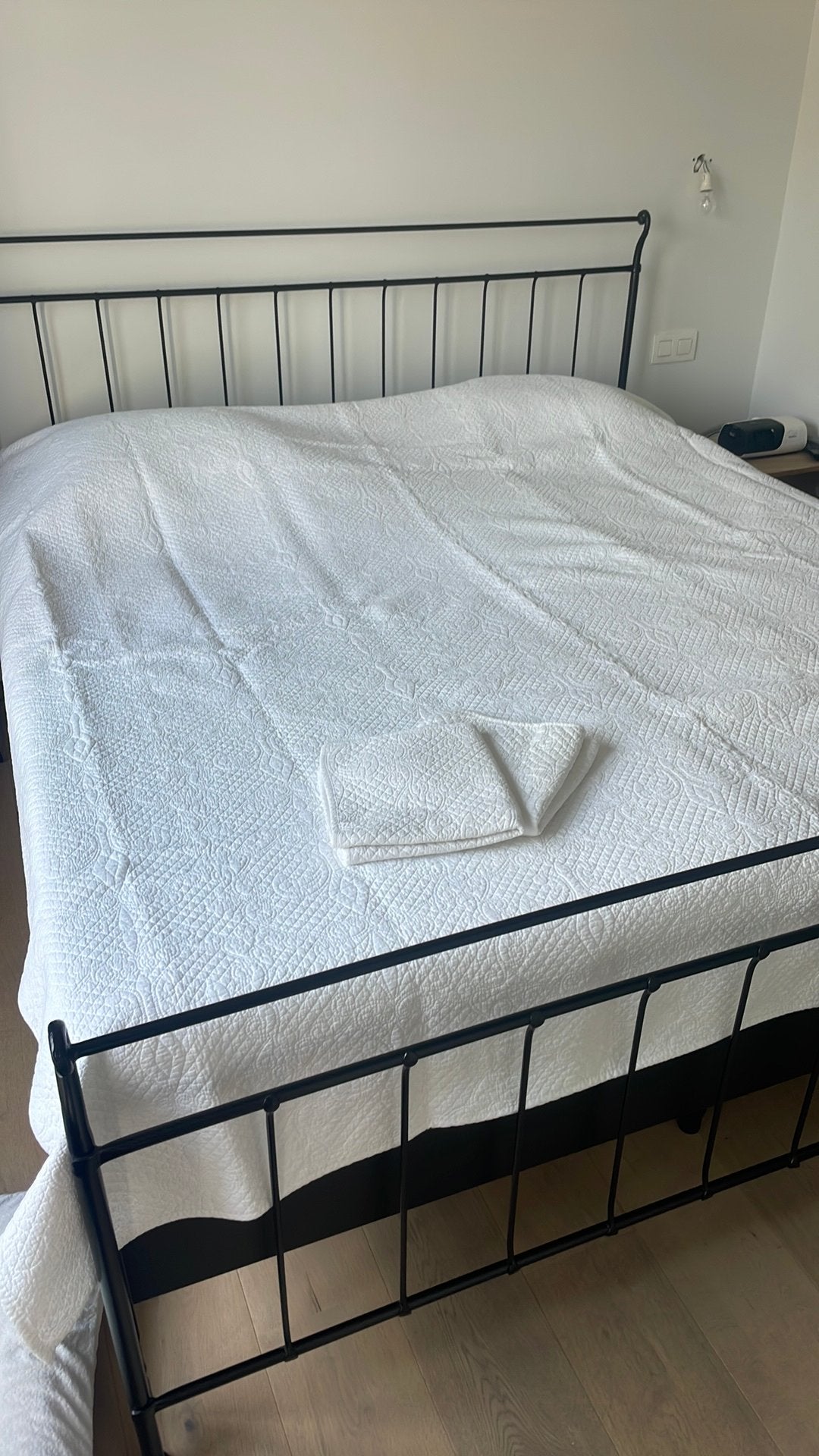 Bedsprei incl sierovertrekken  220 x 220 cm - Wit, Enlèvement, Comme neuf, Blanc, 220 cm