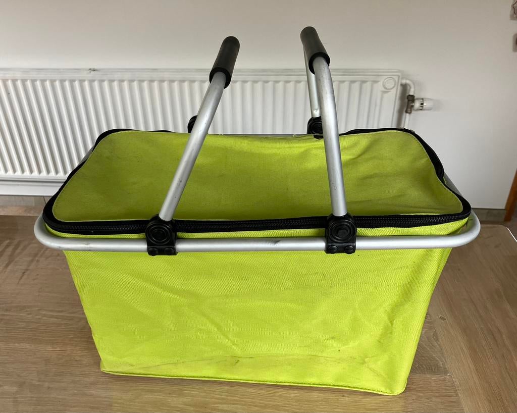 Opvouwbare mand in licht groen kleur, Hobby en Vrije tijd, Picknickmanden, Ophalen of Verzenden, Zo goed als nieuw
