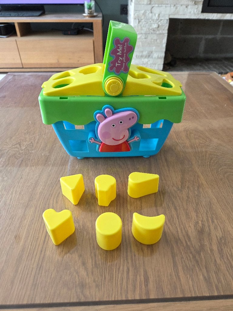 panier pique-nique trieur de formes Peppa Pig, Enfants & Bébés, Jouets | Peluches, Jaune, Autres marques, Comme neuf, Peppa Pig
