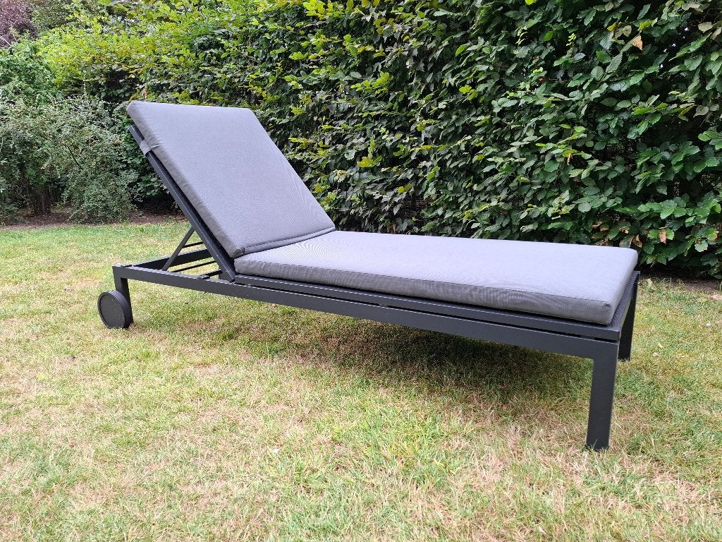 Zwart aluminium ligbed in uitstekende staat, Tuin en Terras, Ophalen, Zo goed als nieuw, Aluminium, Verstelbaar