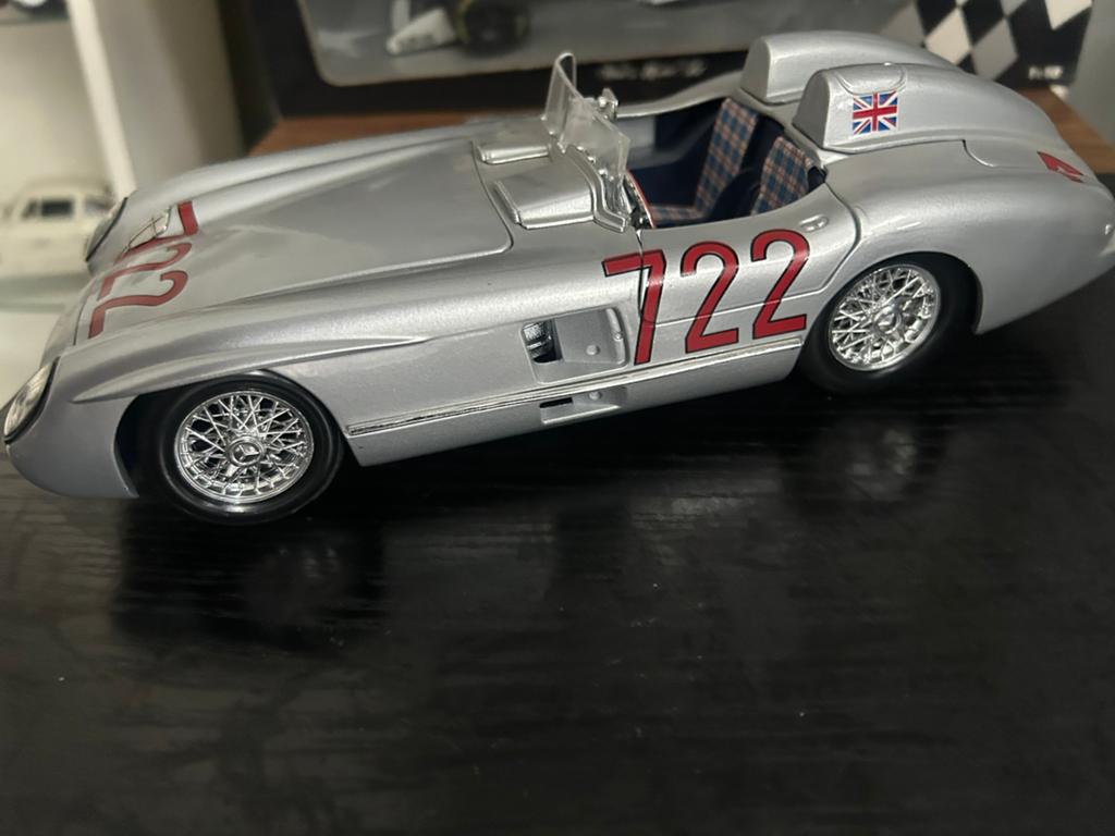 Mercedes SLR 300, Hobby en Vrije tijd, Modelauto's | 1:18, Ophalen, Zo goed als nieuw