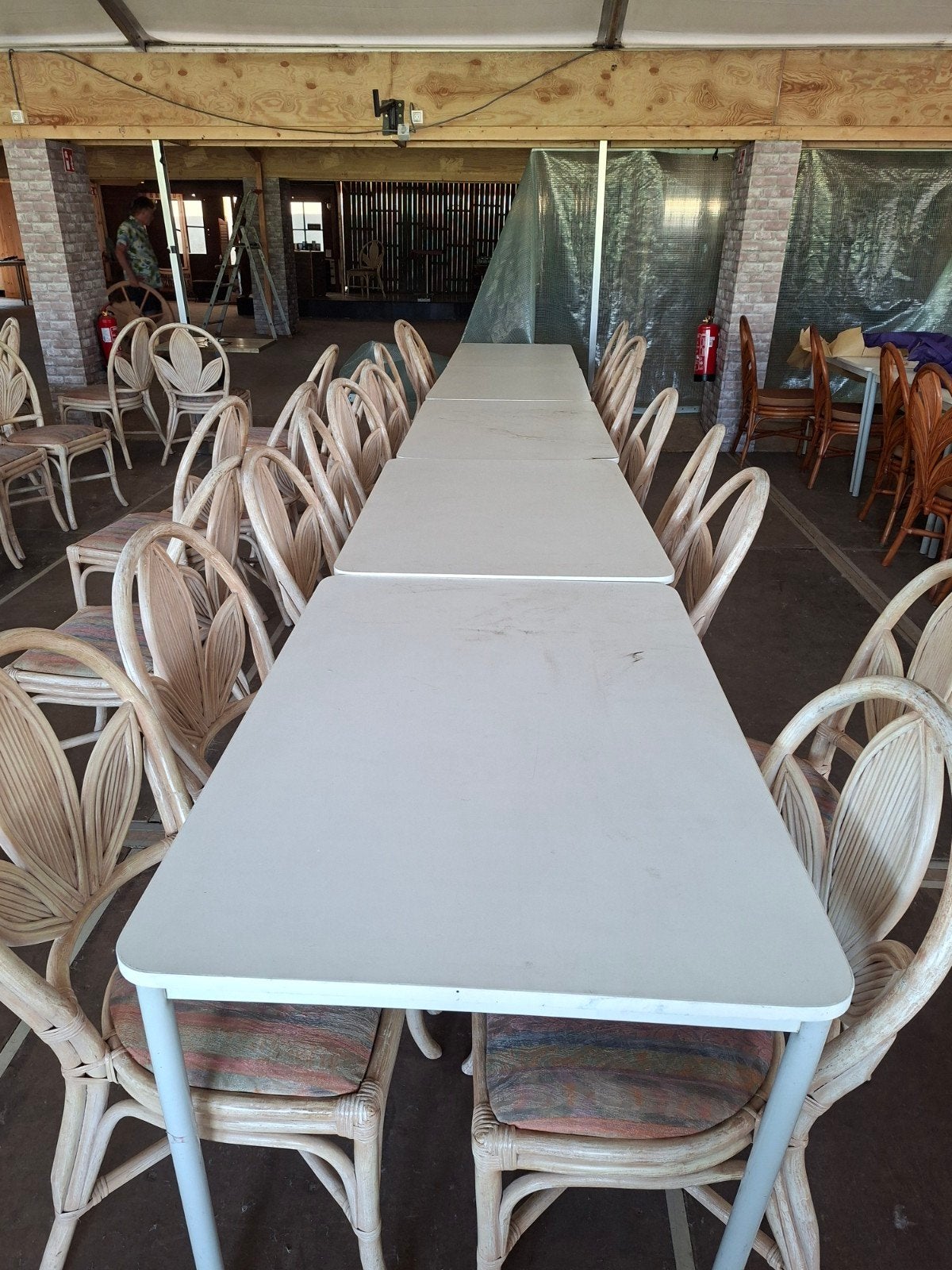 Lot van 17 tafels 4p, Ophalen