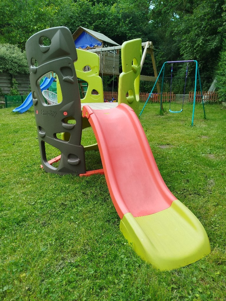 Multifunctionele toren met glijbaan en klimwand, Kinderen en Baby's, Speelgoed | Buiten | Speelhuisjes, Gebruikt, Kunststof, Ophalen