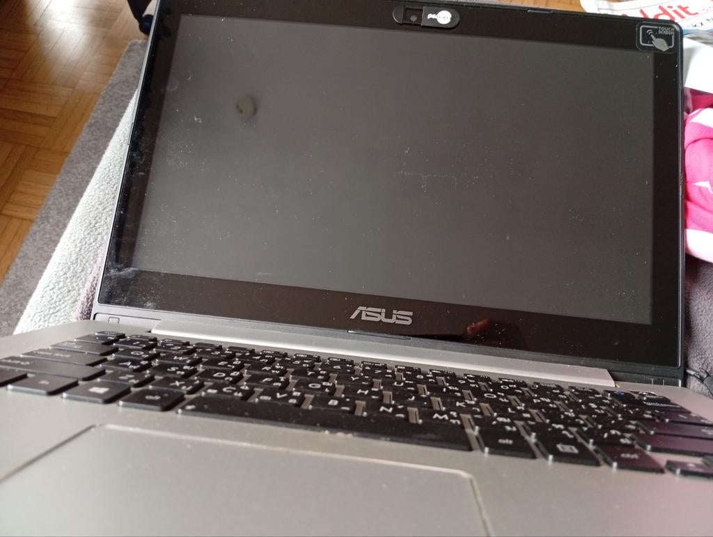 Asus VivoBook S300C — betrouwbare en compacte laptop, Computers en Software, Ophalen, 4 GB, SSD
