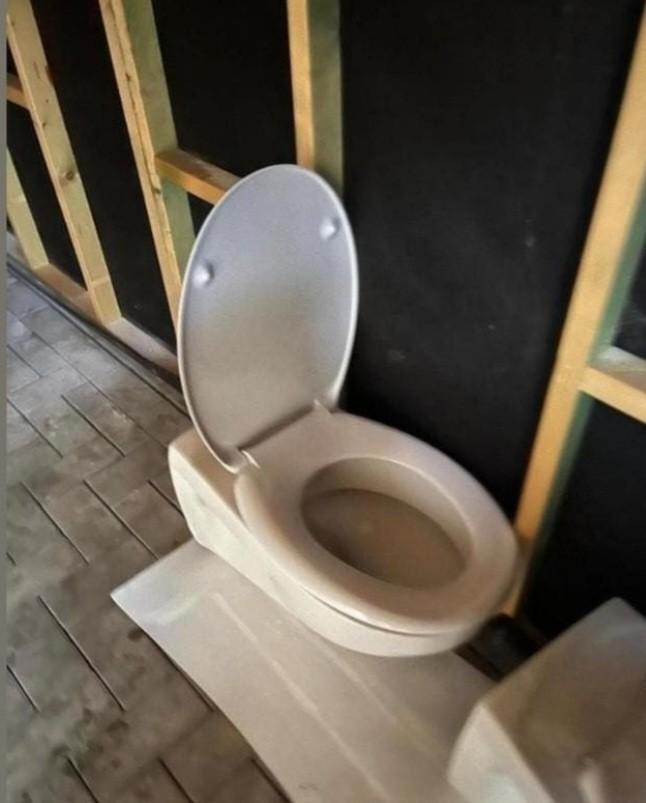Nieuwe hangtoilet, Ophalen