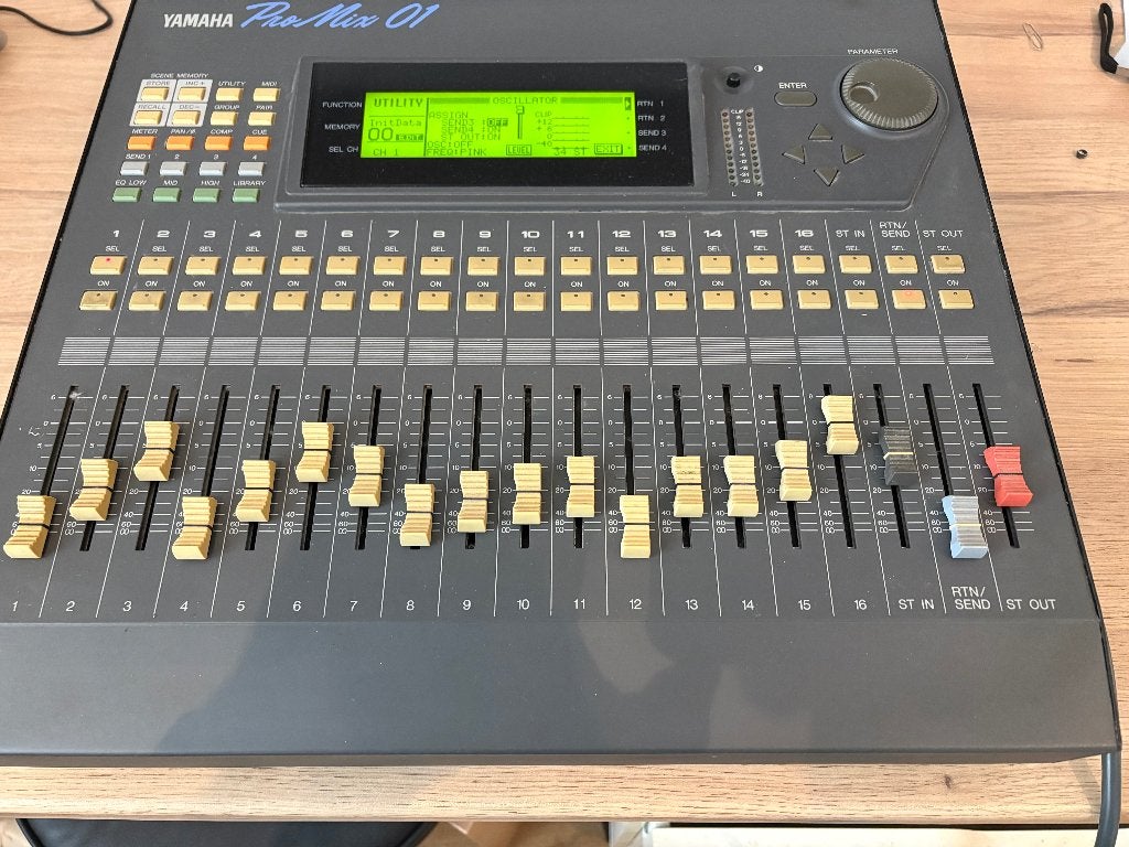 Yamaha Pro Mix 01 mengpaneel, Enlèvement, Comme neuf, 10 à 20 canaux, Entrée micro