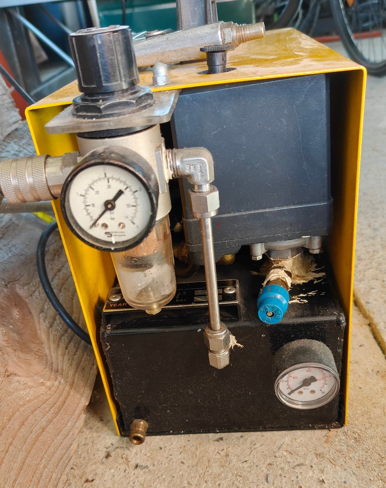 Lichte airbrush compressor, Doe-het-zelf en Bouw, Compressors, Ophalen, Gebruikt, Minder dan 200 liter/min, Geluidgedempt