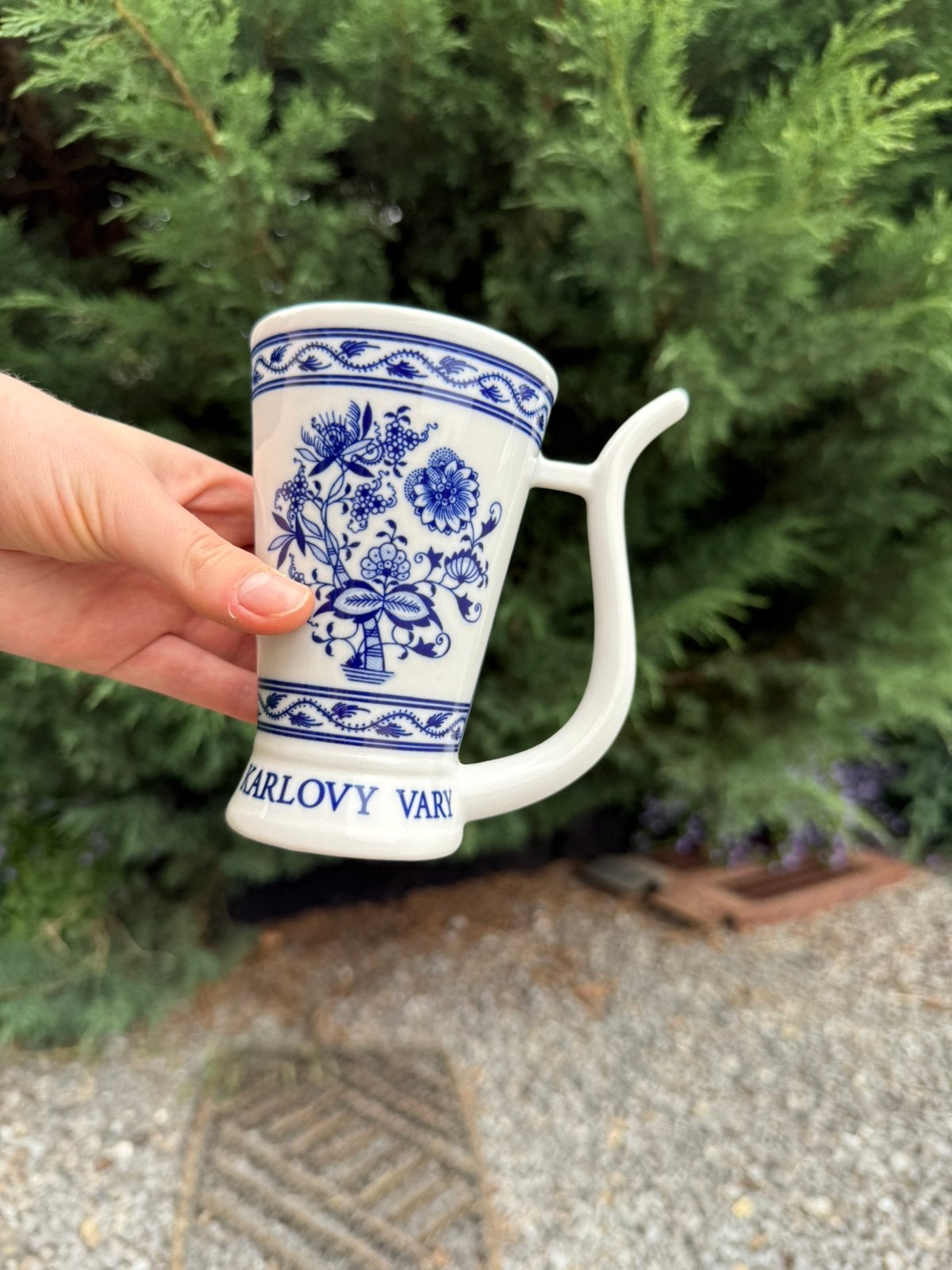 Chope souvenir Karlovy Vary en porcelaine décor bleu, Envoi