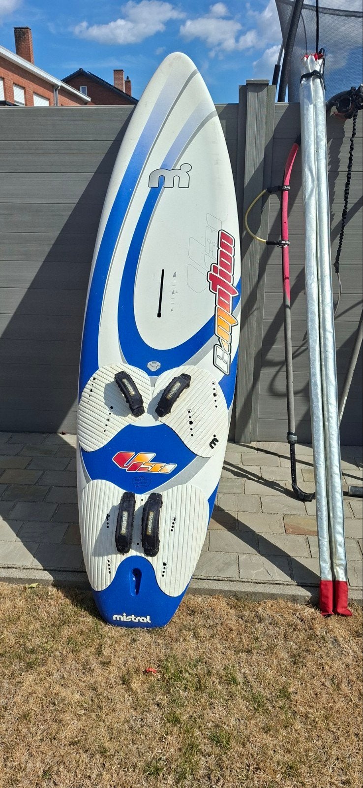 mistral emotion 133 liter, slalom/freeride, complete set, Sports nautiques & Bateaux, Planche à voile, Enlèvement, Mistral, Ensemble complet