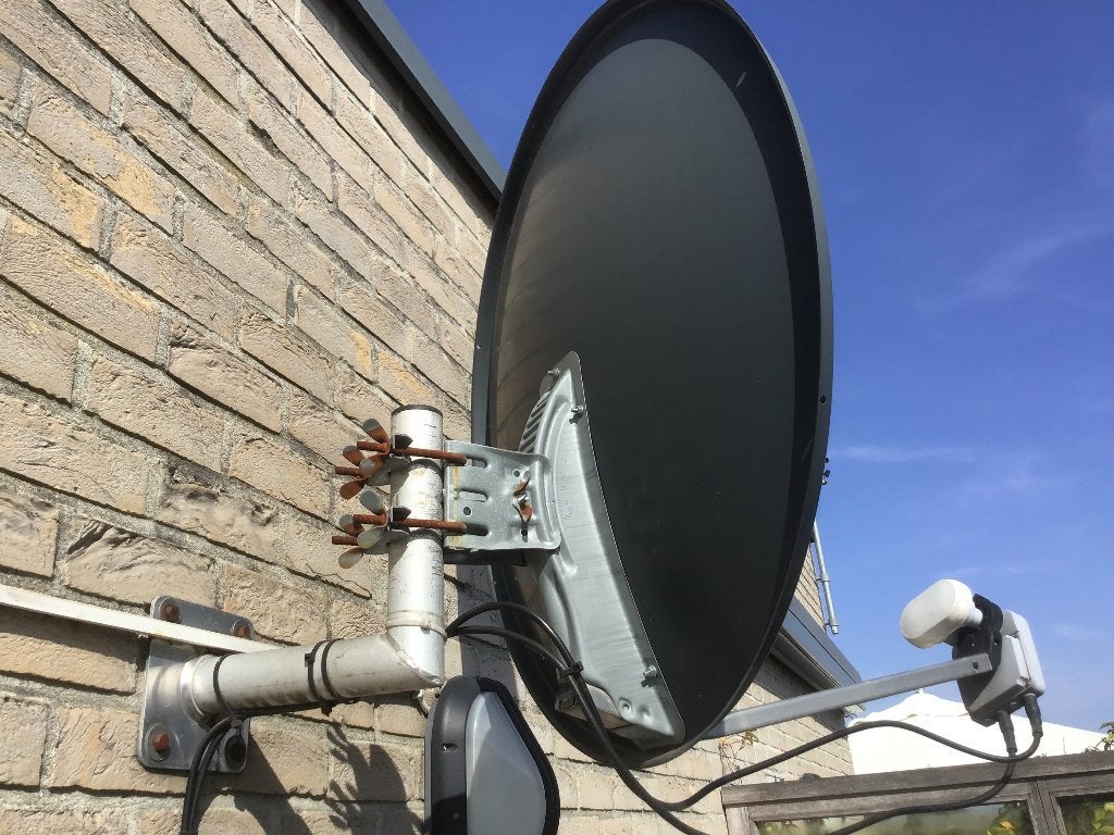 Satelietschotel en Decoder M7, Ophalen, Gebruikt, (Schotel)antenne, Overige merken