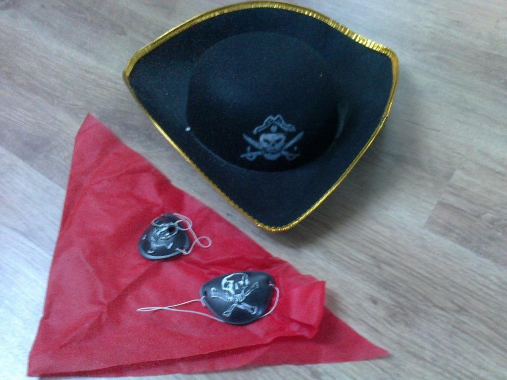 Piratenhoed, sjaaltje en ooglappen, Hobby en Vrije tijd, Ophalen of Verzenden, Gebruikt, Hoed of Pruik