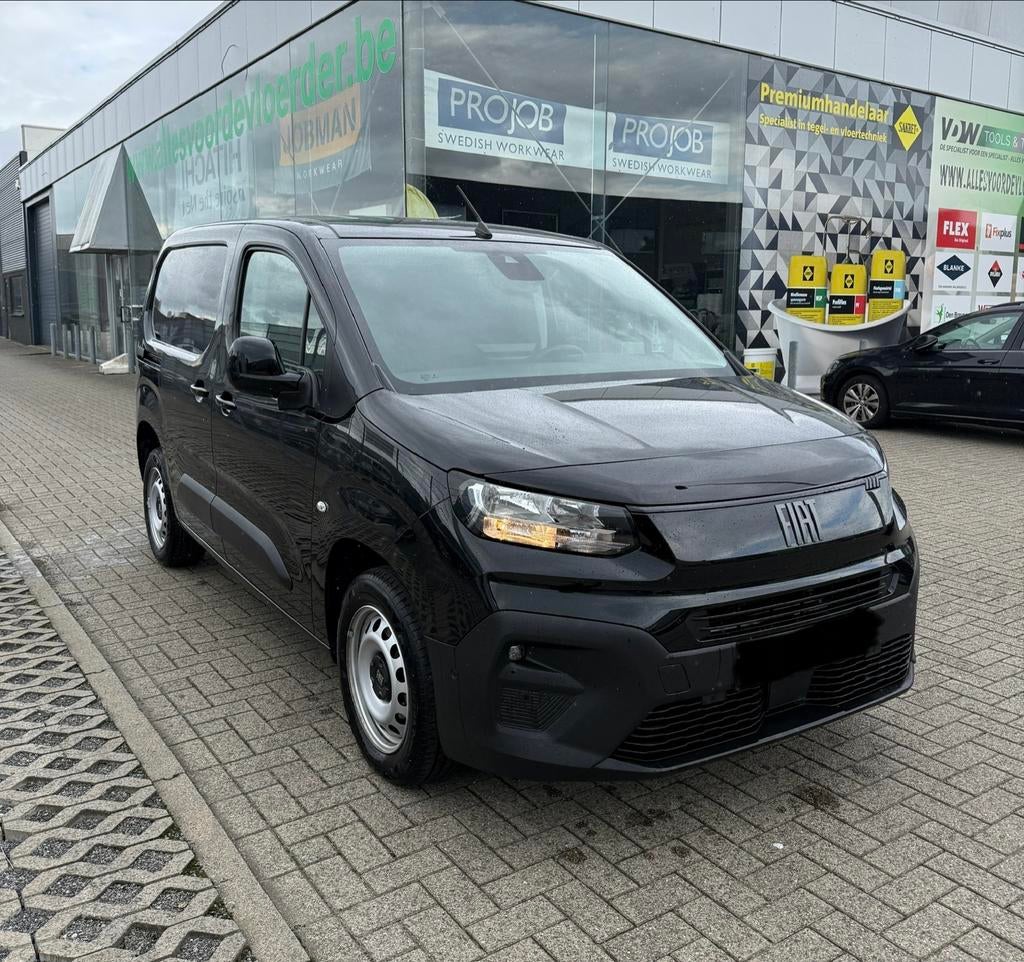Fiat Doblo 1.5 BlueHDI L1 130 / FULL OPTION / NIEUWSTAAT !!, Auto's, Stof, 4 cilinders, Zwart, Diesel
