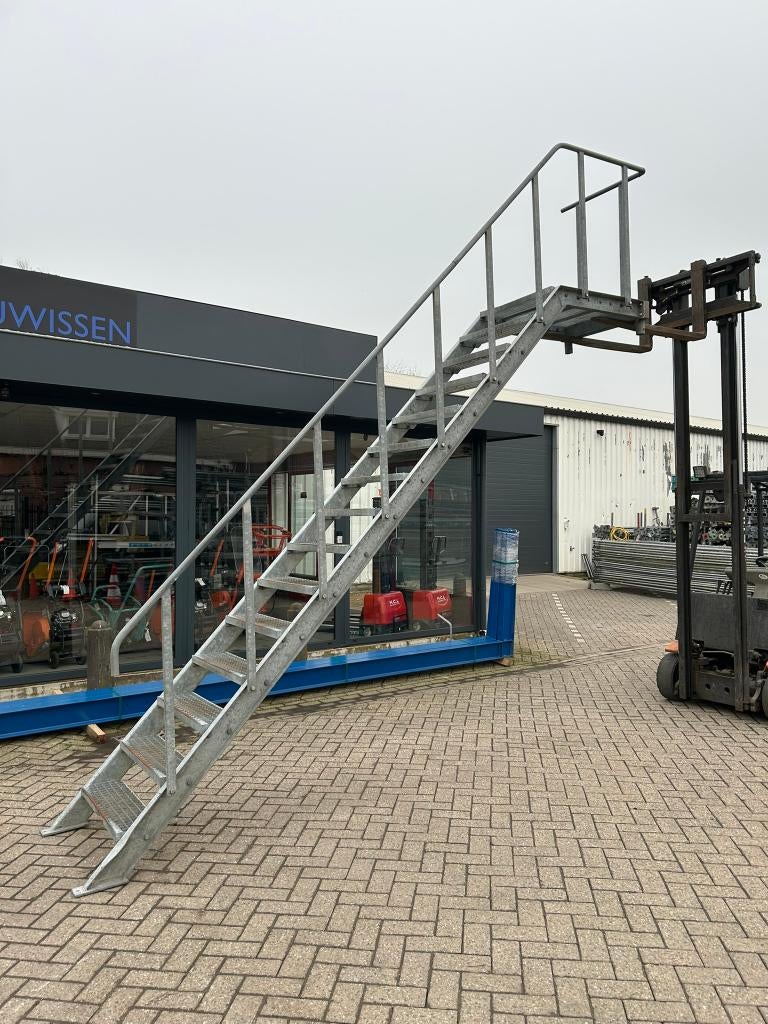 Stalen bordestrap/stalen trap verzinkt 3.10M VH 15 treeds, Ophalen, Gebruikt