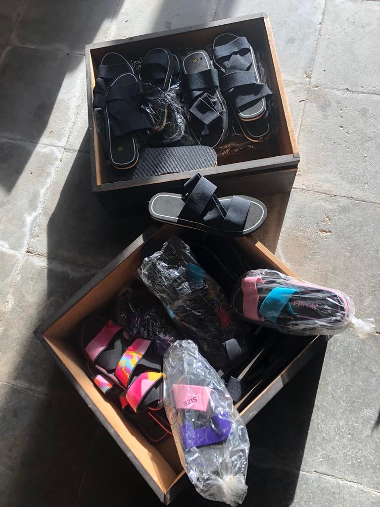 Doos Sandalen, Ophalen of Verzenden, Zo goed als nieuw