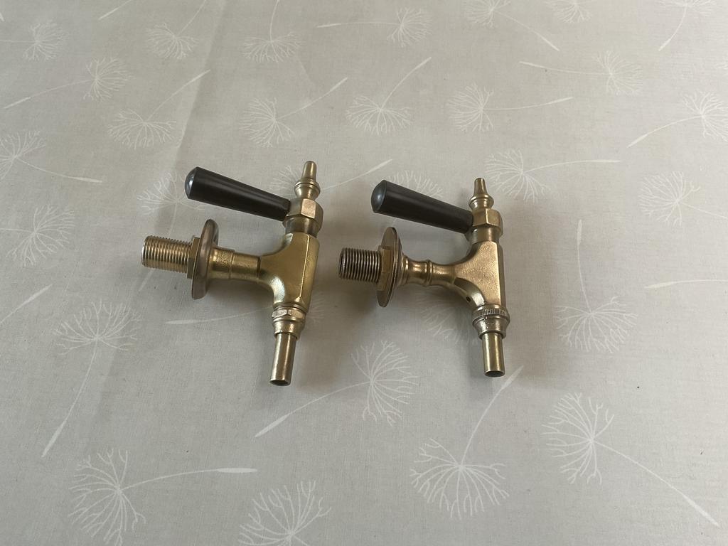 2antieke koperen tapkranen, Ophalen, Koper
