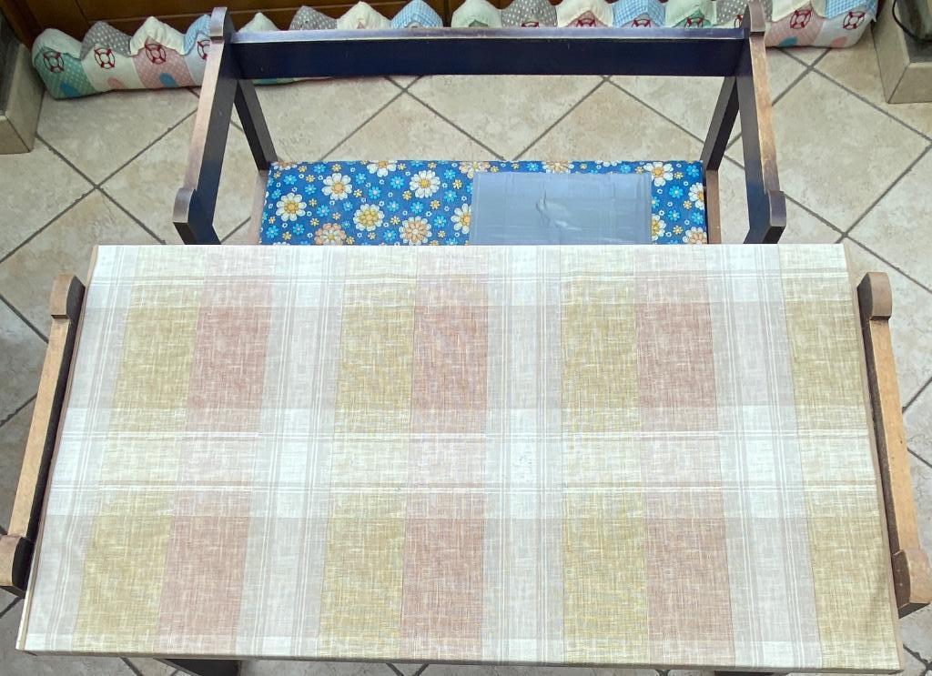 Kinderlessenaar met opbergzitbank in hout te koop., Kinderen en Baby's, Kinderkamer | Tafels en Stoelen, Gebruikt, Tafel(s) en Stoel(en)
