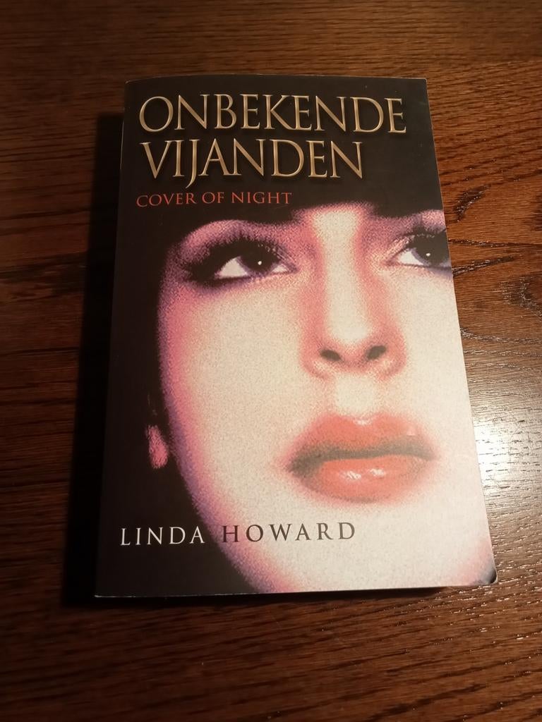 Linda Howard: Onbekende vijanden - cover of the night, Ophalen of Verzenden, Gelezen
