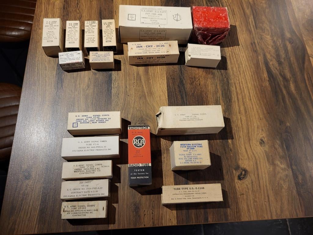 lot 19 lampes radio, US 2WW, Collections, Envoi