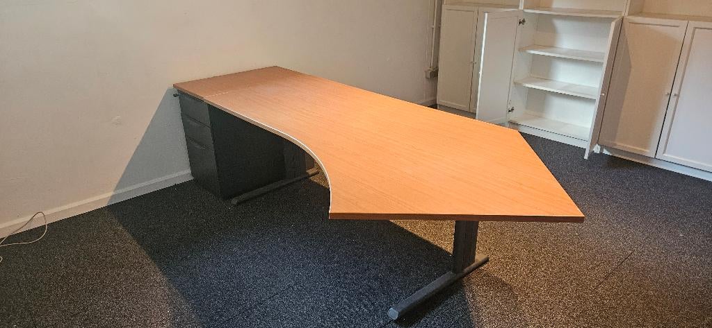 Grote bureau met bijzet ladekast, Huis en Inrichting, Bureaus, Ophalen, Gebruikt