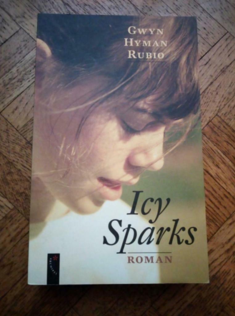 Gwyn Hyman Rubio: Icy Sparks, Ophalen of Verzenden, Gelezen