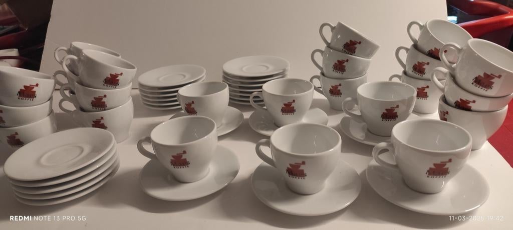 Koffie tassen en bordjes 24 stuks. Maes koffie., Ophalen